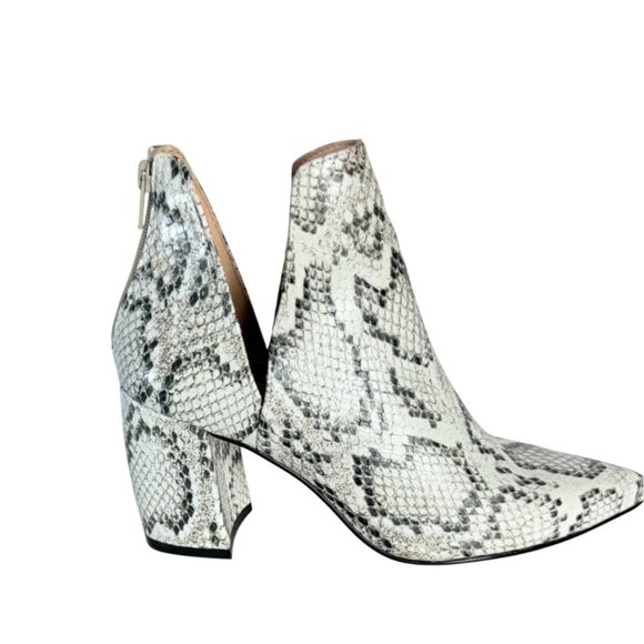 Steve Madden Edric Ankle Bootie Snakeskin Print Size 6 Block Heel Side Cut Out - Picture 1 of 13